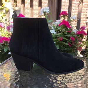 🆕 Frye and Co. Jacy Zip Bootie
